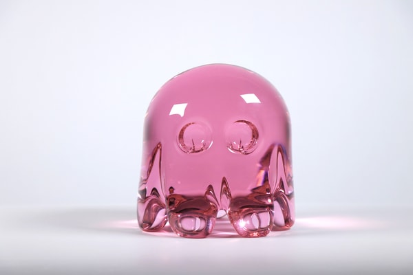 Dylan Martinez - Pinky Pac-Man Ghost, 2026, Hand blown glass sculpture