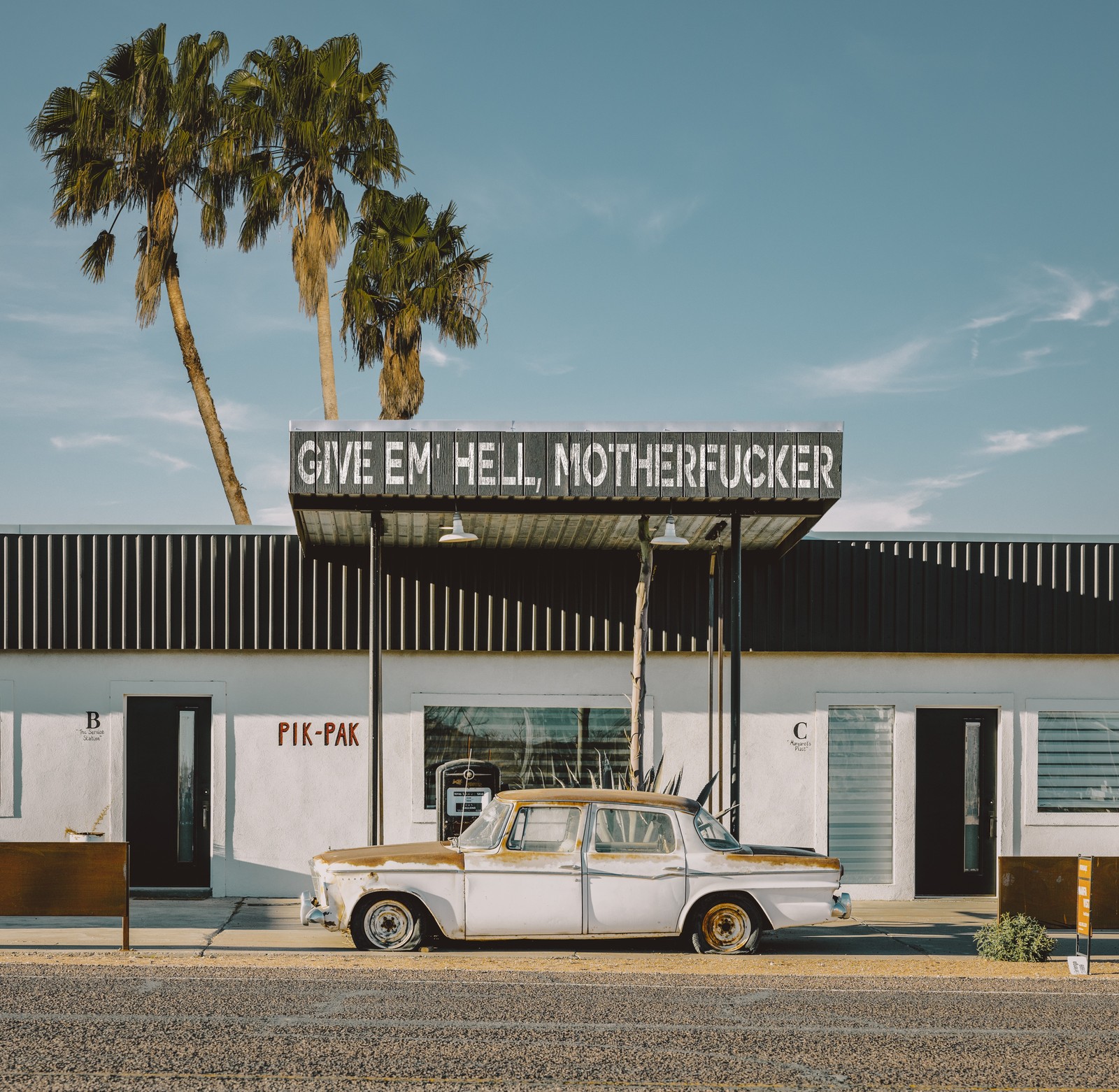 Jeffrey Czum: Reimagining Americana Through a Surrealist Lens