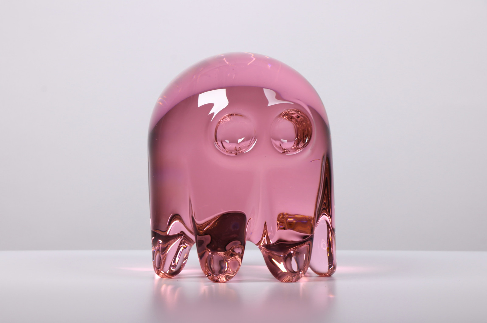 Dylan Martinez - LG Pinky 2, 2023, Hand blown glass sculpture
