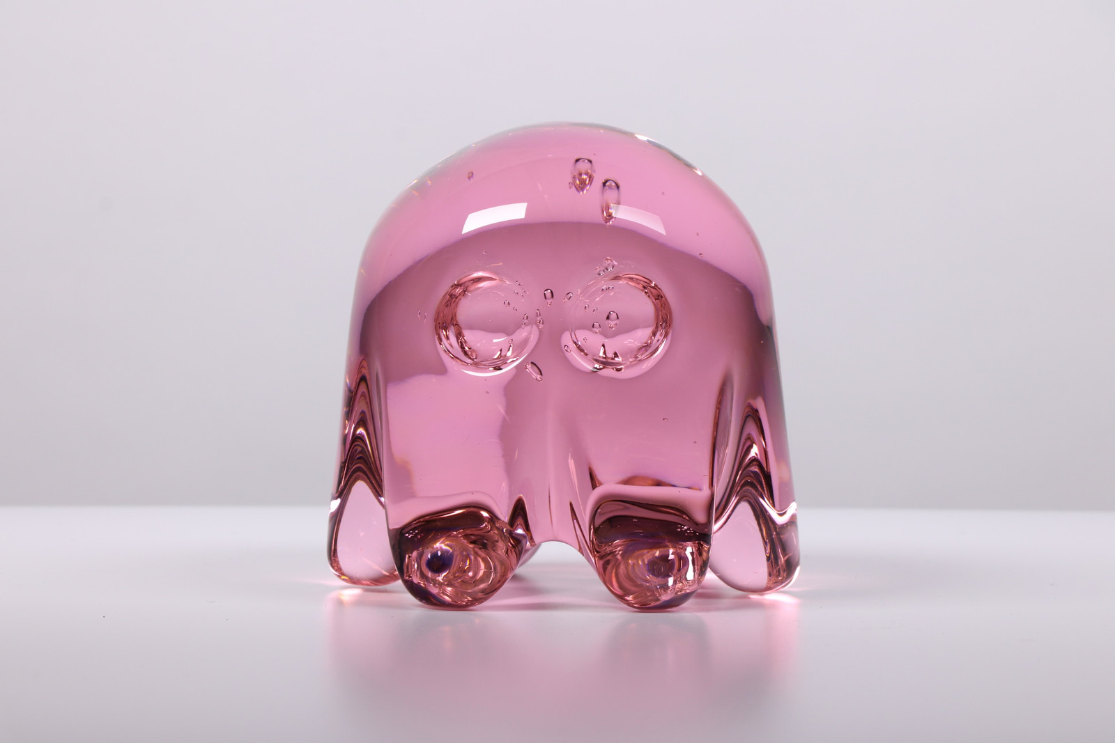 Dylan Martinez - M Pinky, 2023, Hand blown glass sculpture