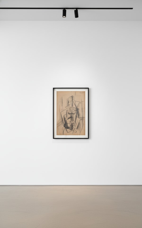 Pablo Picasso - Femme tenant un journal, 1915, Pencil on paper
Signed upper right : Picasso